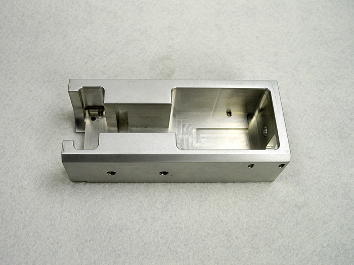 鋁合(he)金制品(pin)